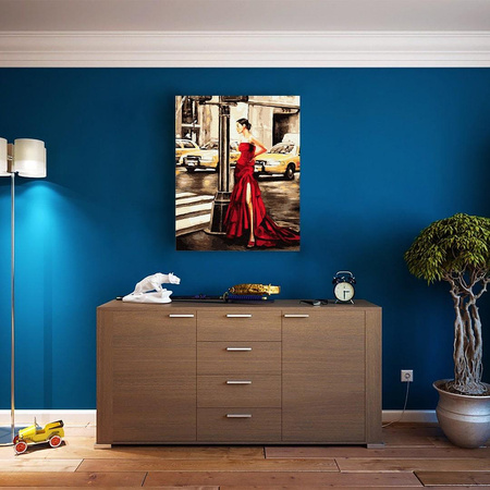 Dziewczyna i żółta taksówka