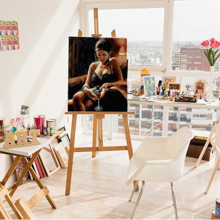 Dziewczyna ze szklanką