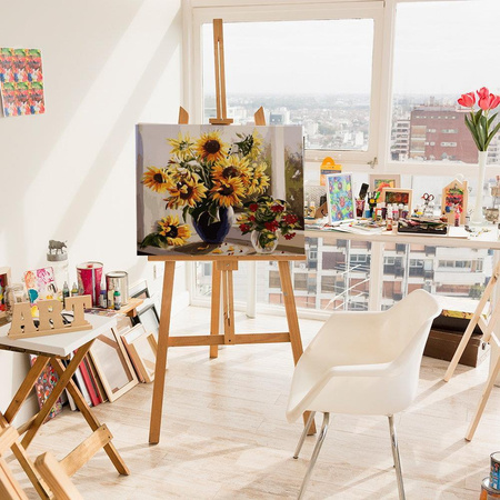 Słoneczniki na oknie