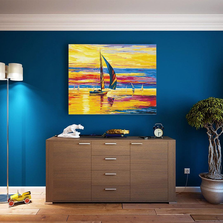 Wschód słońca na wodzie