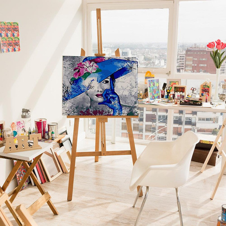 Dziewczyna w kapeluszu