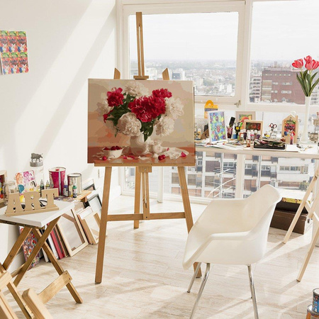 Czerwone i białe piwonie i wiśnie