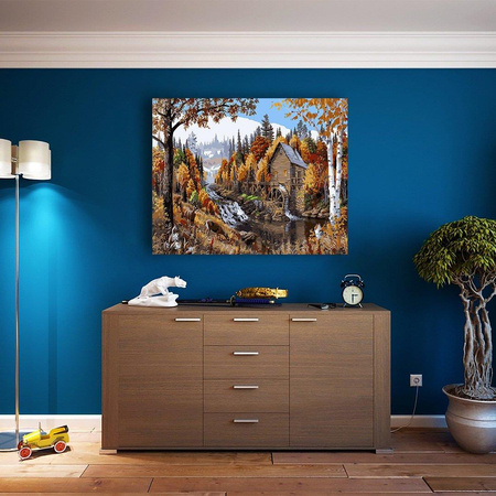 Młyn Wodny W Jesiennym Lesie