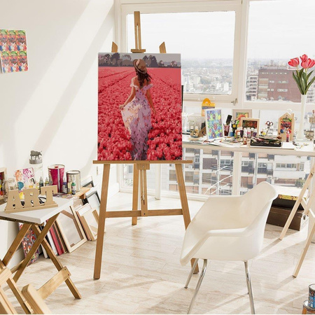 Dziewczyna W Tulipanach