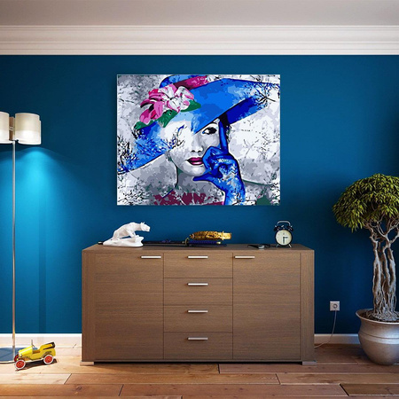 Dziewczyna w kapeluszu