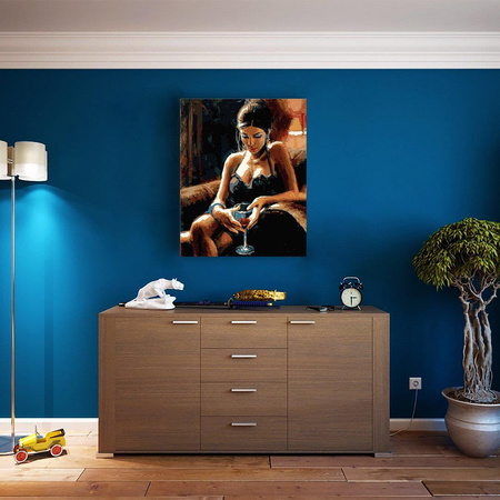 Dziewczyna ze szklanką