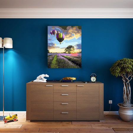 Lot balonem nad lawendą