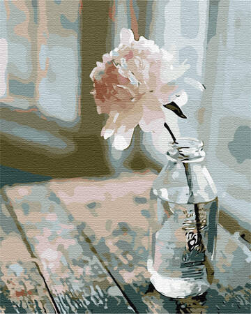 Biały kwiat w butelce